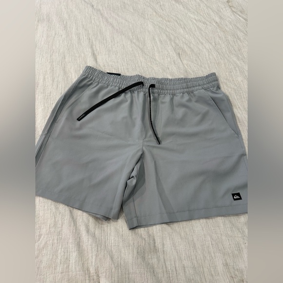 Men’s Quicksilver shorts - Picture 1 of 3